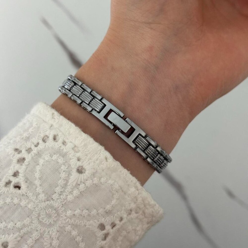 Sku:0413 cute silver pink‎ mini watch bracelet with heart + in a gift box - Picture 6 of 8